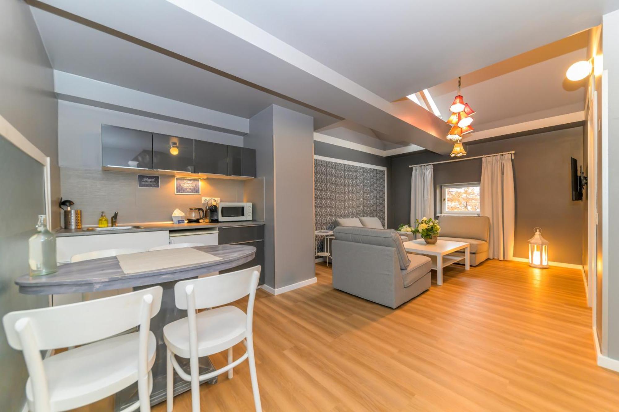 รอยัล ปราก ซิตี้ อพาร์ตเมนต์ Aparthotel ภายนอก รูปภาพ